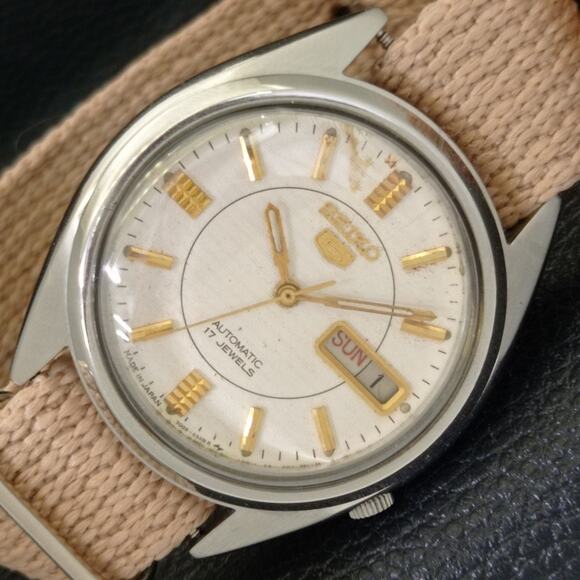 Vintage 1971 Seiko Automatic Mens Silver Watch W/daydate & Gold accents - Picture 1 of 9
